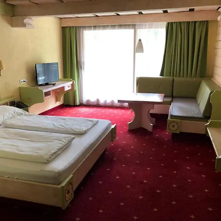 Kronenhotel Bed and Breakfast 3*